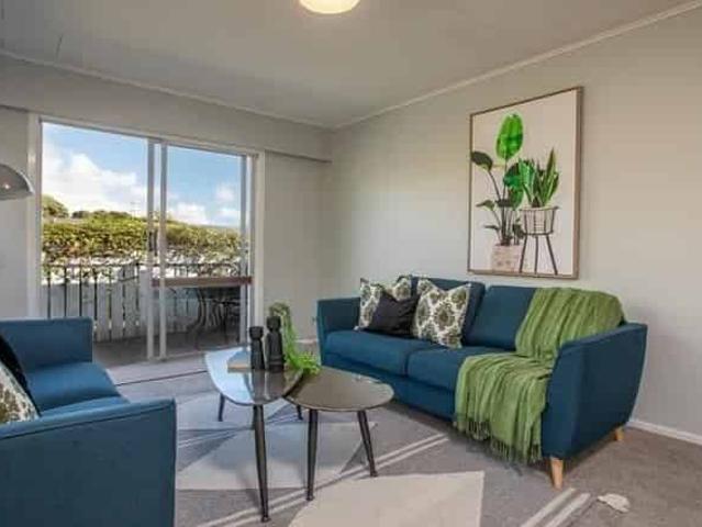 Great location in Central Waikanae, No need for a car