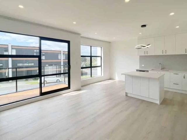 Great Location Modern Sandringham home