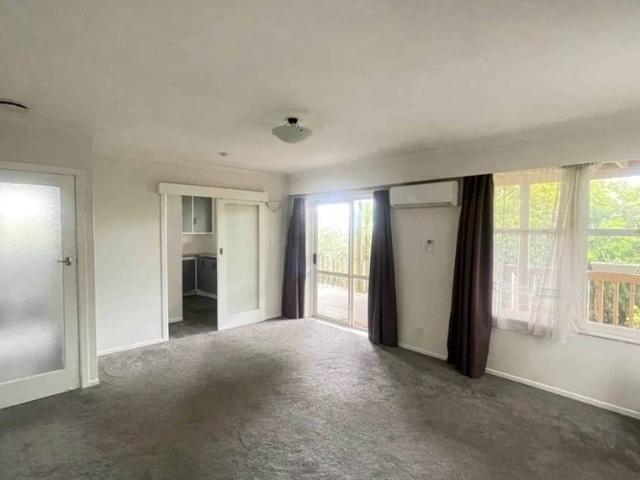 Great location on Golf Road Lawns Included