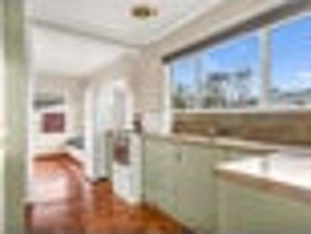 Great Potential in Prime Stoke Location!