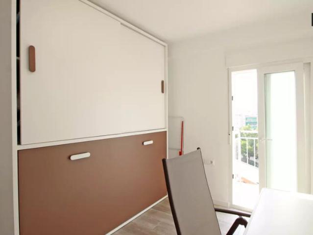 Great room with window with street view in 4 bedroom apartment, Sant Martí
