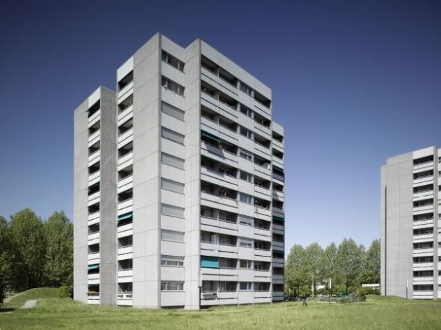 Great single apartment near the bathroom. Train station