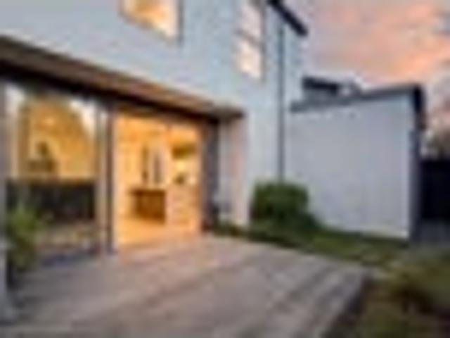 Great Street, Great Look And Garage!