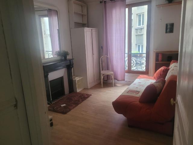 Great studio in quiet street, Paris Amsterdam Apartments for Rent
