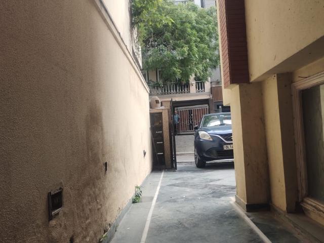 Greater Kailash 2 3 Bedroom 300 Sq. Yd. Builder Floor in Greater Kailash ii Delhi Listing ID: #9854