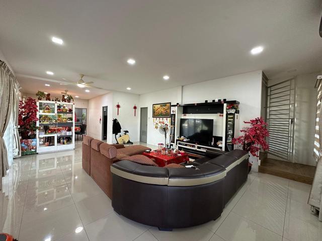 Green Arces 2 Double Storey Terrace Corner House FOR SALE