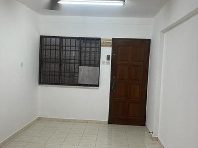 Green Garden 2 bedrooms Renovated Freehold