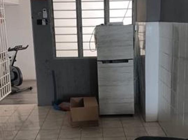 Green garden Unfurnished 1Free parking Fully renovated