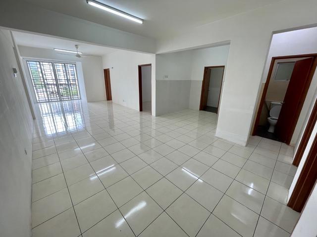 Green Suria Apartment Basic Unit near Bandar Tun Hussein Onn Balakong