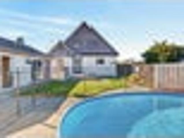 Greenmeadows, 5 bedrooms, $900 pw