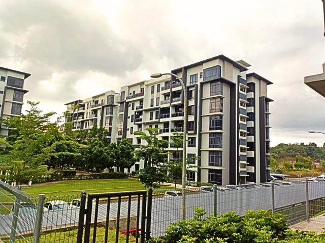 Greenfield Residence Corner Ground Floor Menggatal