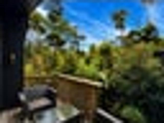 Greenhithe, 2 bedrooms, $700 pw