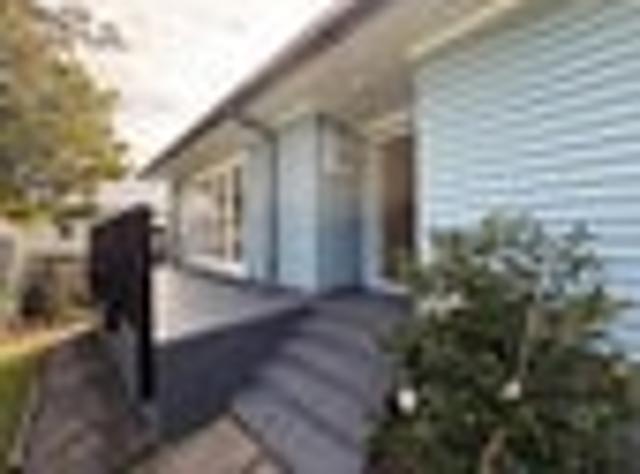 Greenhithe, 2 bedrooms, $730 pw