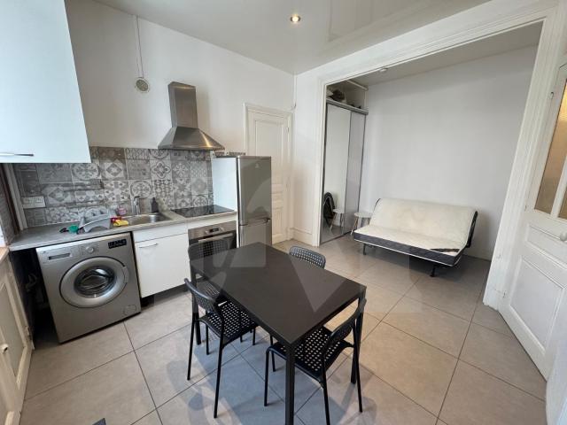 GRENOBLE. 6 RUE CHARREL. T1 meublé