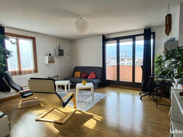 GRENOBLE – T3 lumineux avec balcon et cave