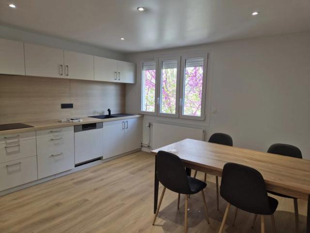 GRENOBLE T3 Meublé 61.81m²