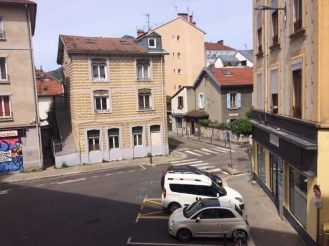 Grenoble T2 meublé rue J. Prévost