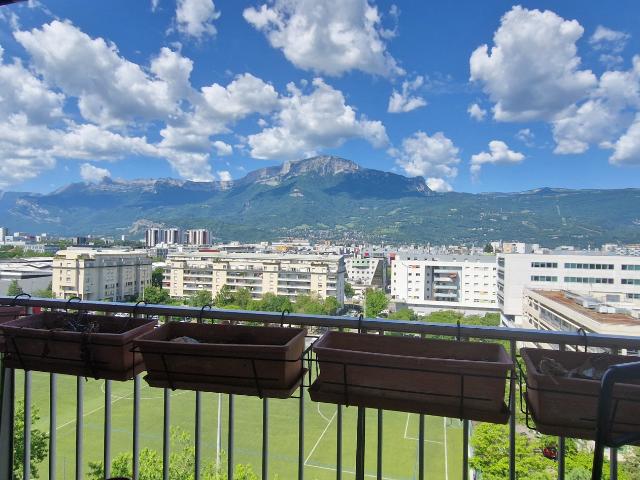 GRENOBLE T5 de 98m2 avec vue sur les massifs