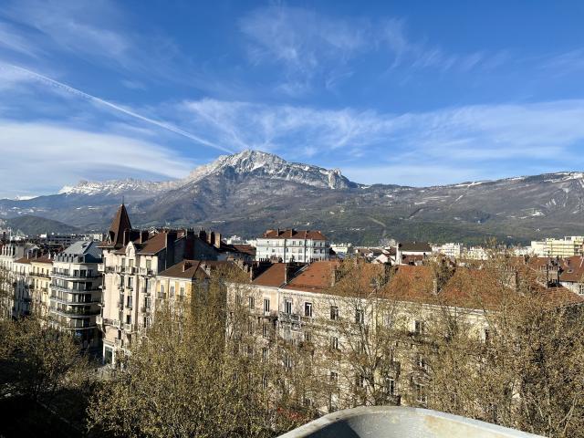 Grenoble Vue exceptionnelle T6 en avant dernier étage