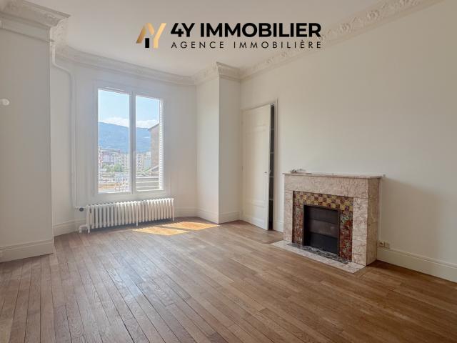 GRENOBLE À LOUER T2 de 64,38 m2 Garage inclus
