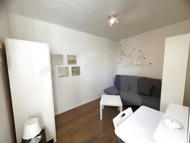 GRENOBLE. Ampère/ Chorrier. Studio meublé avec balcon