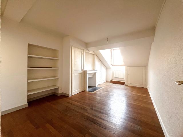 GRENOBLE, Antiquaires 2P+CUISINE