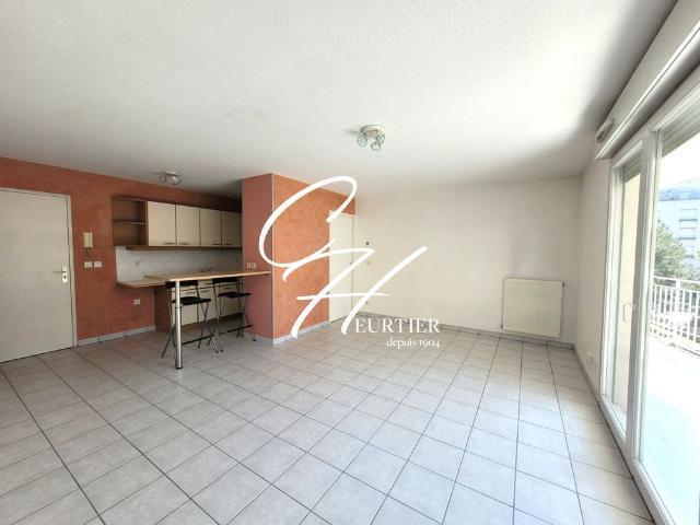 GRENOBLE APPARTEMENT T2 RESIDENCE RECENTE