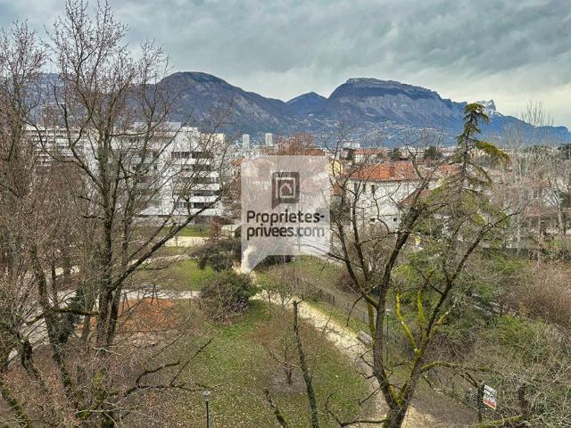 GRENOBLE BAJATIERE Grand T4 de 92m2 + 2 Caves