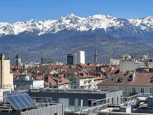 Grenoble Championnet Appartement 6 Pièces avec parking au sous sol et vues sur les massifs !