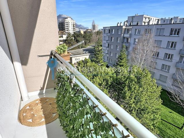 GRENOBLE Eaux Claires T4 Dernier étage