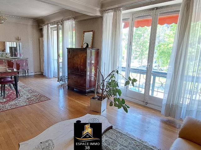 GRENOBLE FOCH Spacieux T4 de 111 m2 avec cave
