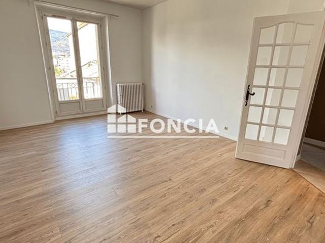 Grenoble, Grand T2 Bis de 55 m2 avec balcon situé 19 rue Drouot