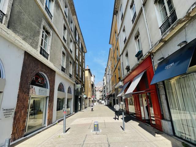 Grenoble hyper centre immeuble permis accordé