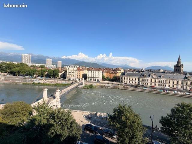 GRENOBLE – Quai Perrière | T2 de charme entièrement rénové, vue sur les toits et les montagnes