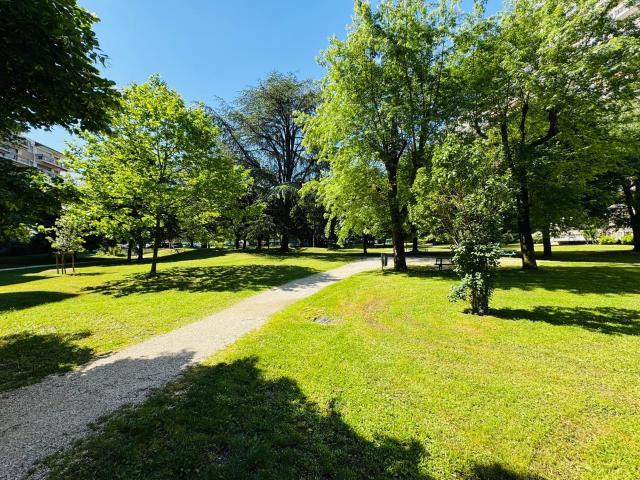 Grenoble standing COUP DE FUSIL t5 98 m2 vue parc tram C