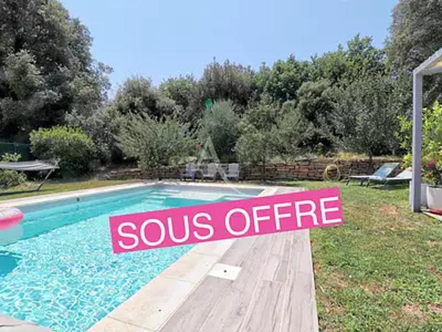 Gréoux les Bains 04800 Achat / Vente maison 6 pièces t6 au dernier étage piscine