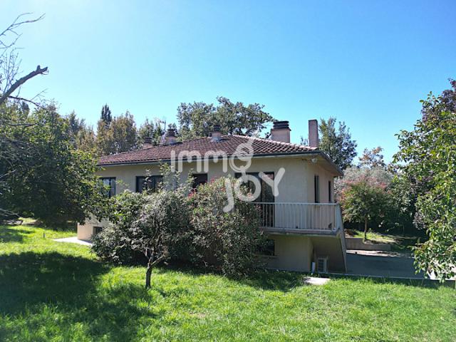 Grépiac grande maison surface totale 230m2 sur terrain de 2