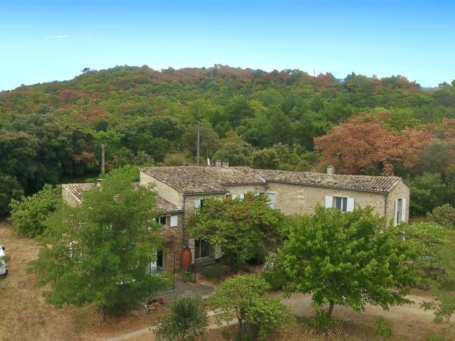GRIGNAN MAS AVEC 4 LOGEMENTS