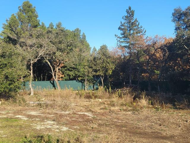 GRIGNAN, RARE ! TERRAIN À BATIR de 943 m2.*SOUS COMPROMIS