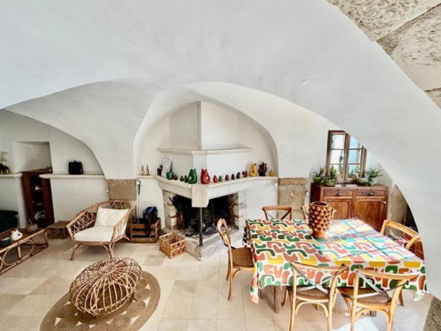 GRILLON Maison de village pleine de charme de 115 m2 avec