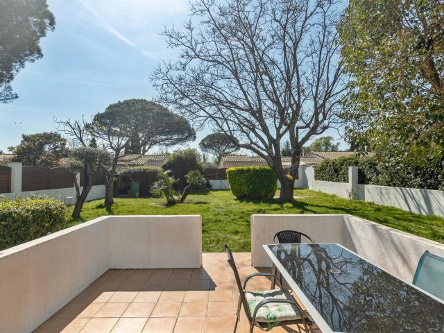 Grimaud – Maison mitoyenne 3 chambres, véranda, proche villa. 70m² Grimaud