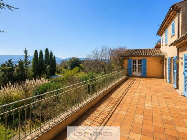 GRIMAUD AUTHENTIQUE BASTIDE PROVENÇALE À DEUX PAS DU VILLA