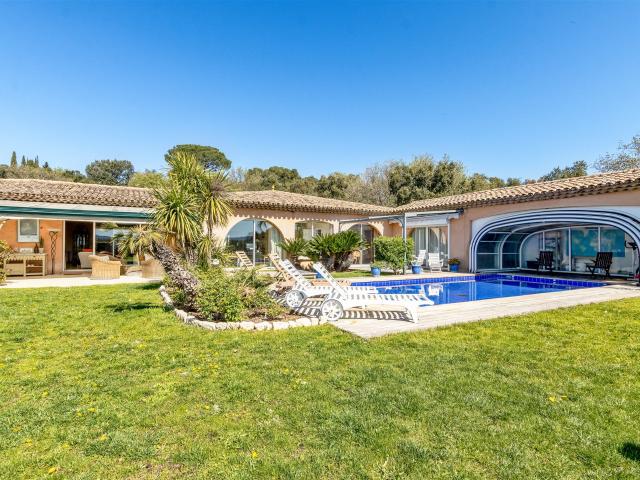 Grimaud – À deux pas du village, charmante villa avec studi. 274m² Grimaud