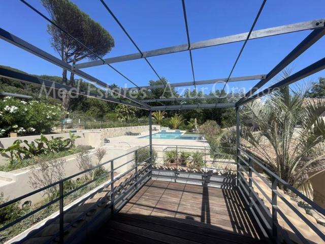 Grimaud Appartement d'exception avec piscine au pied du village de grimaud