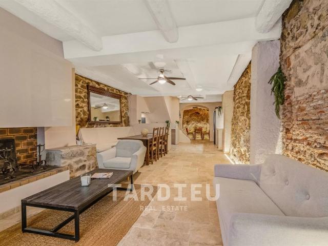 Grimaud: Duplex rénové, centre village 82m² Grimaud