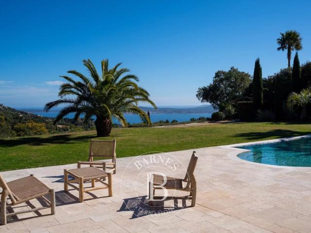 GRIMAUD DOMAINE PRIVE MAISON AVEC VUE MER