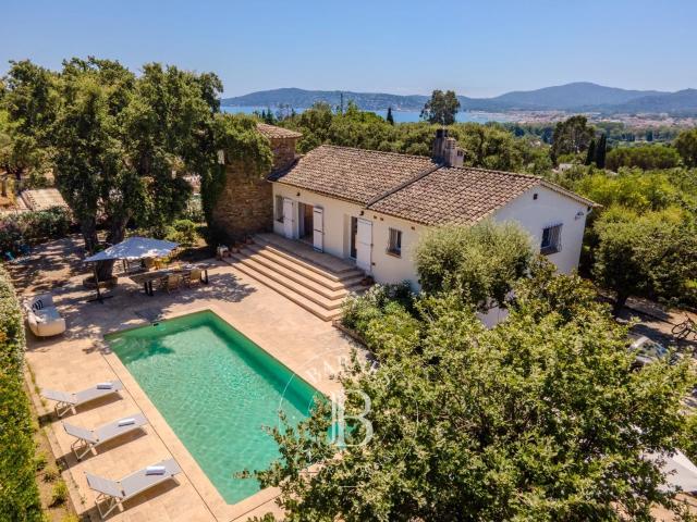 GRIMAUD DOMAINE PRIVE MAISON DE CHARME AVEC VUE DEGAGEE
