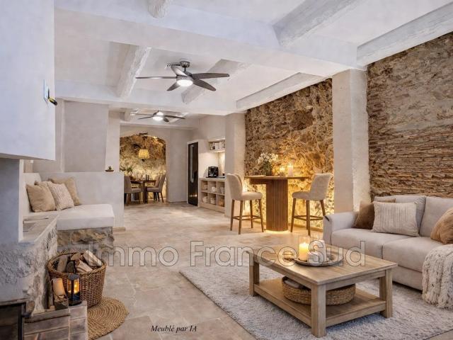 Grimaud Élégante maison de village rénovée au coeur du vie. 90m² Grimaud