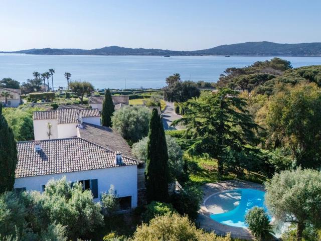 Grimaud – Élégante propriété avec terrain constructible à pr. 200m² Grimaud