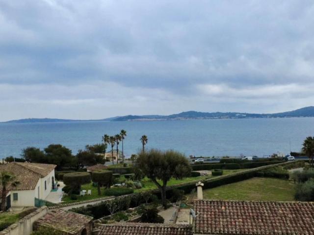 Grimaud – Élégante propriété avec terrain constructible à pr. 200m² Grimaud